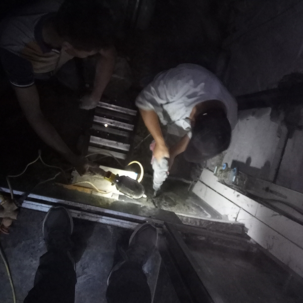 電梯井好色先生视频污